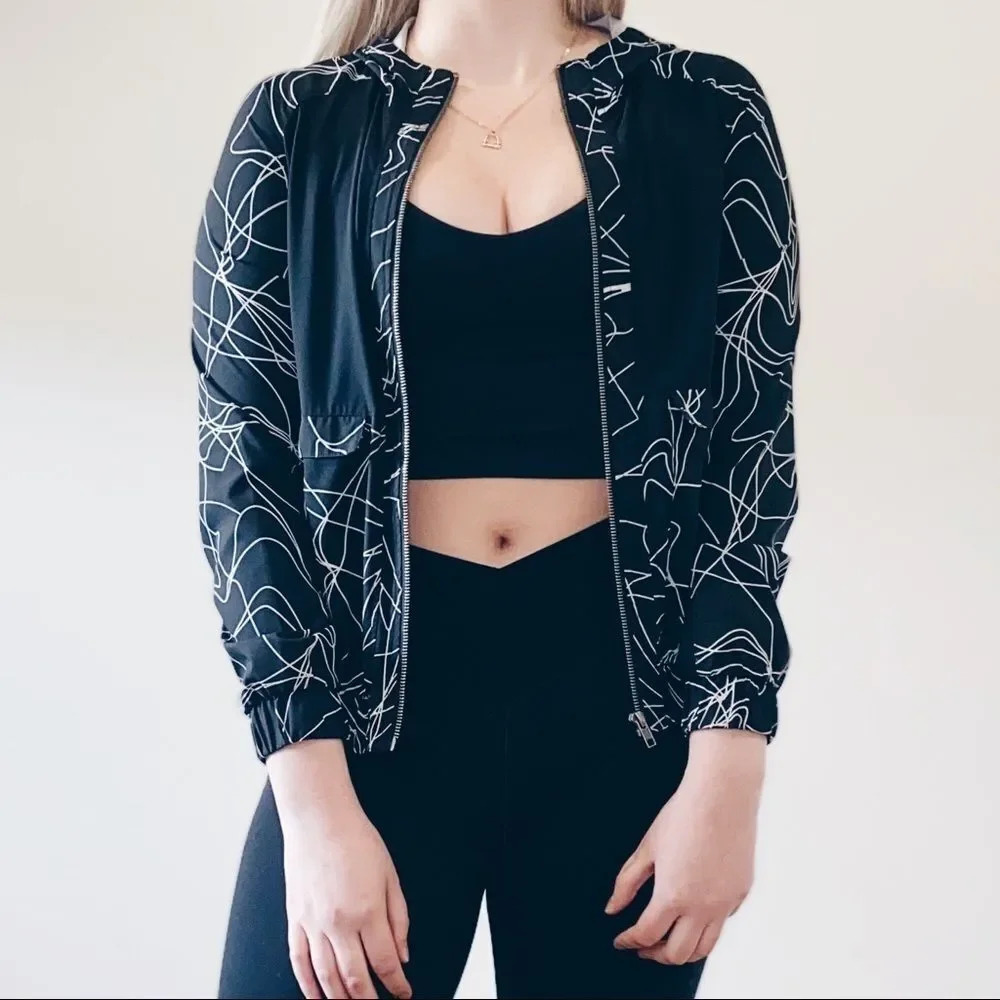 Fabletics Jiae Abstract Geometric Print Jacket - Picture 4 of 9